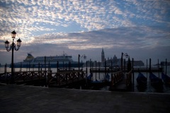 As the crowds arive (by boat)
